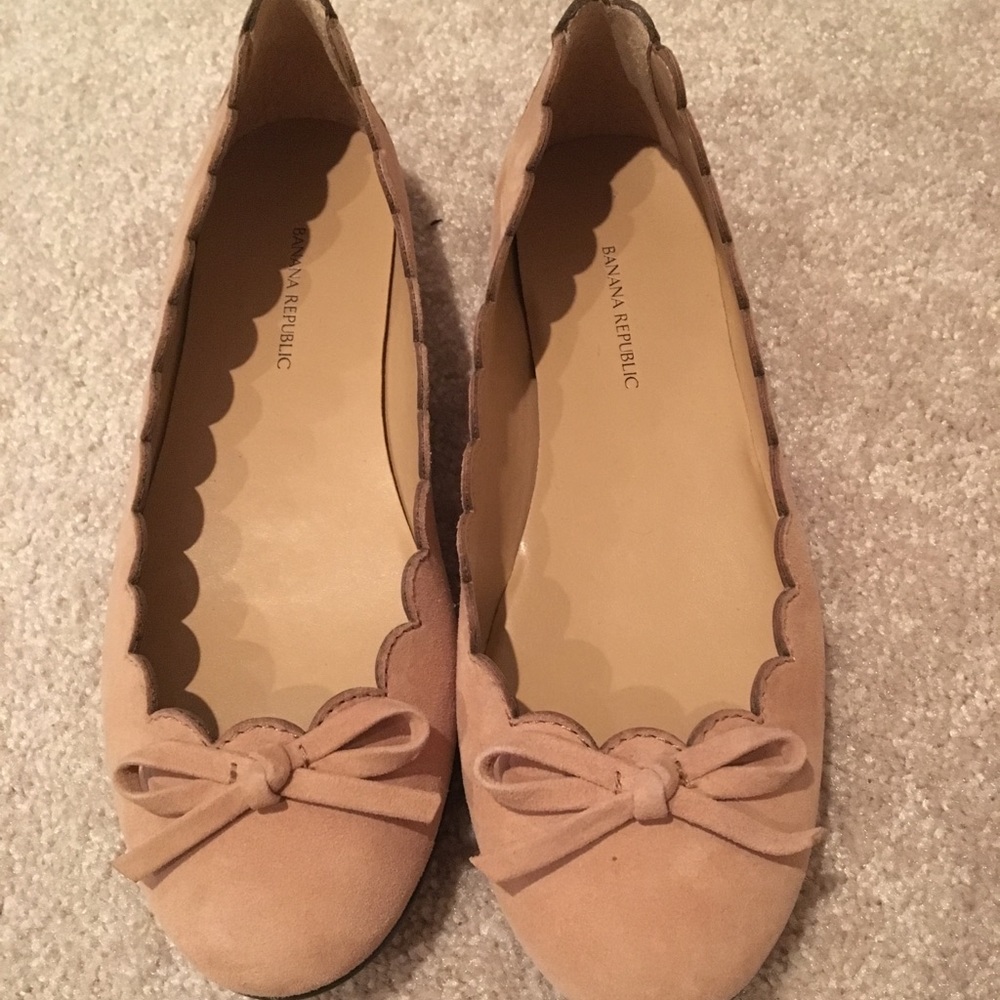 Banana Republic Scallop Robin Flats